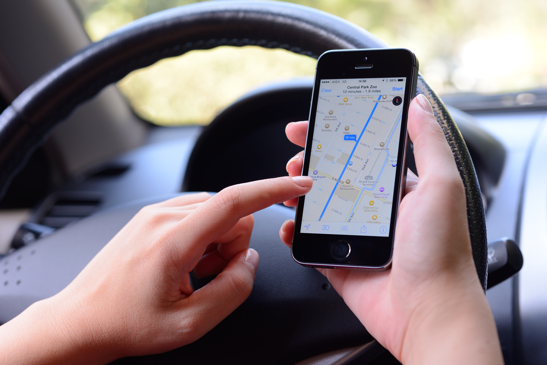 5 Driving Navigation Apps that Help You Avoid Travel Delays