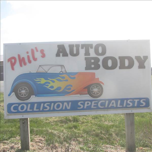 Phil's Auto Body 35068 State Hwy 27, Prairie Du Chien, WI 53821 Phil's Auto Body Logo