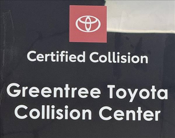 Greentree Collision Center Logo