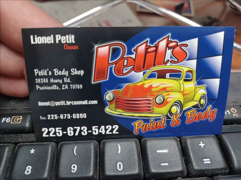Petit's Paint & Body Logo