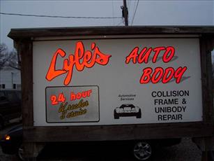 Lyle's Auto Body 608 W. Elm St., Okawville, IL 62271 Lyle's Auto Body Logo